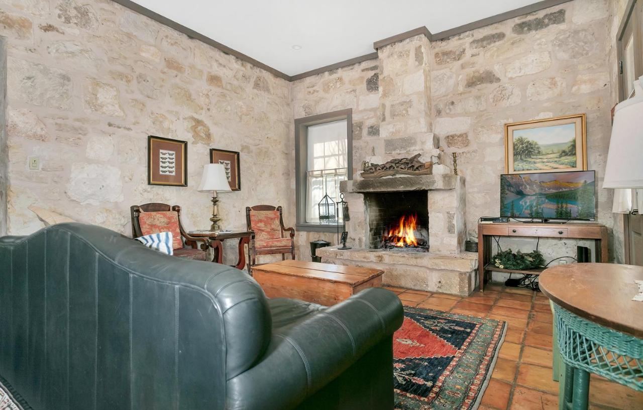 Adams Travis - 1B1Ba, Pet Friendly With Fee, Walk To Main Villa Fredericksburg Dış mekan fotoğraf
